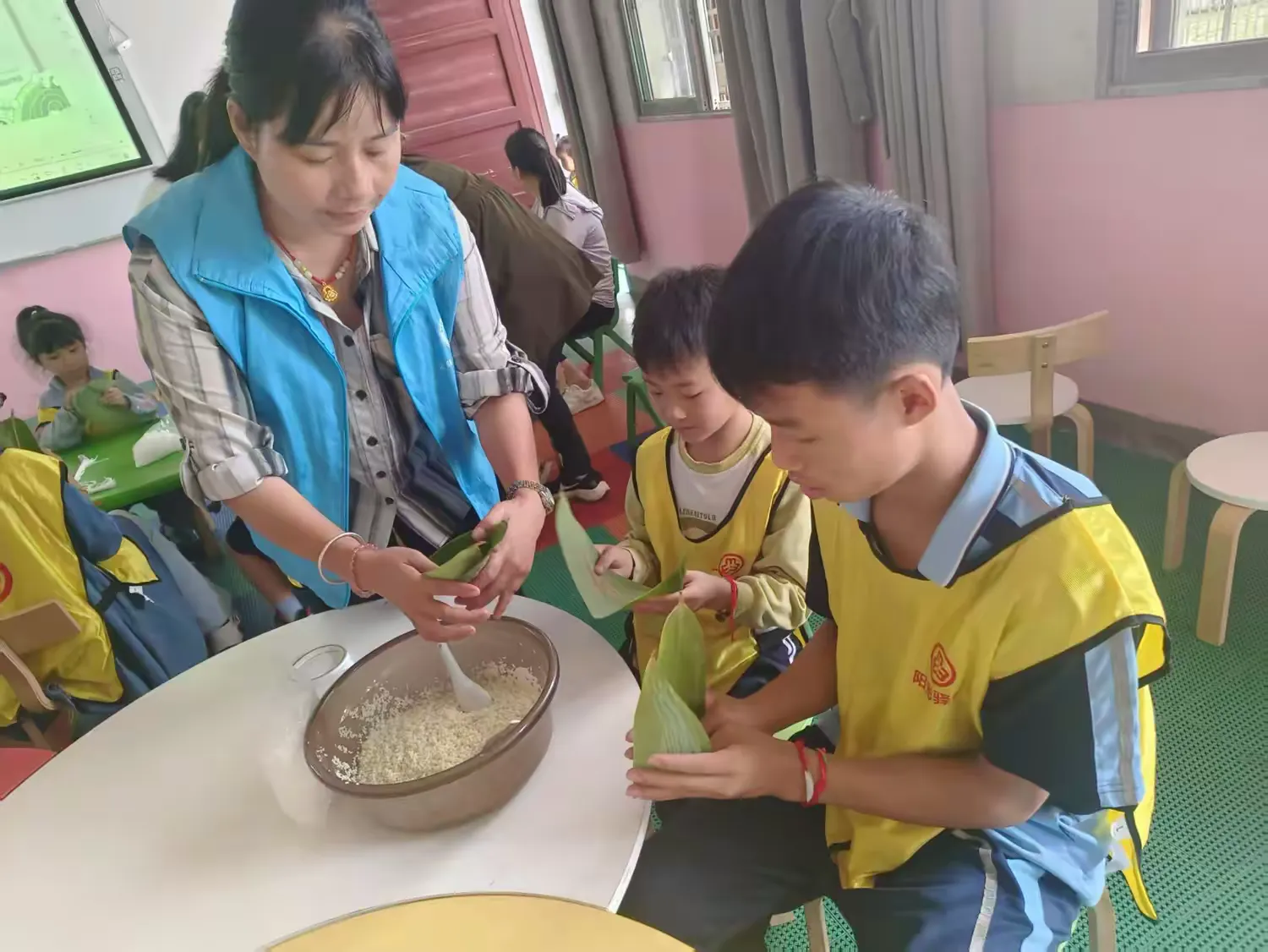 简篇-泰和县冠朝镇坎头村阳光驿站“童心庆佳节 粽情迎六一”主题活动
