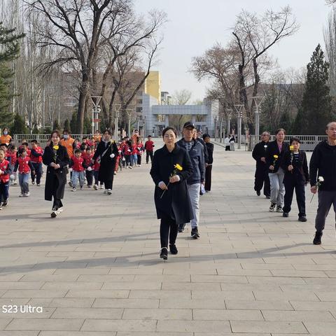 【争一流 当冠军 聚焦活动学精神】缅怀先烈遗风发扬红色精神—祭扫革命烈士陵园---天泰寺街街道大新门社区