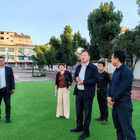 县委常委、宣传部部长徐建平莅临新丰街镇中心小学督查义务教育优质均衡发展工作