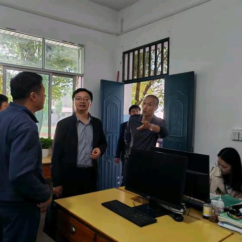 南城县教体局领导莅临新丰街镇中心小学督导义务教育优质均衡发展工作