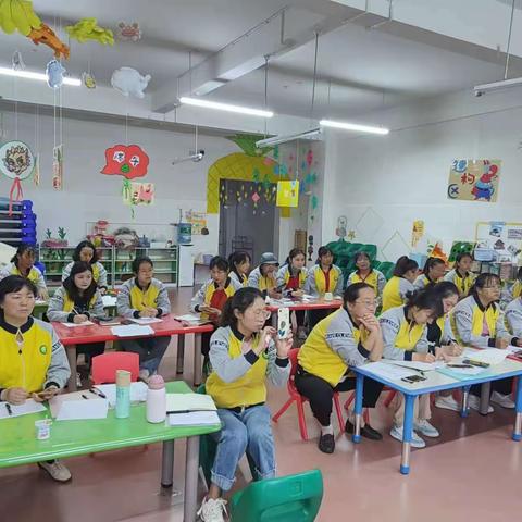 培训促成长，蓄力迎开学——向阳花幼儿园秋季开学培训活动