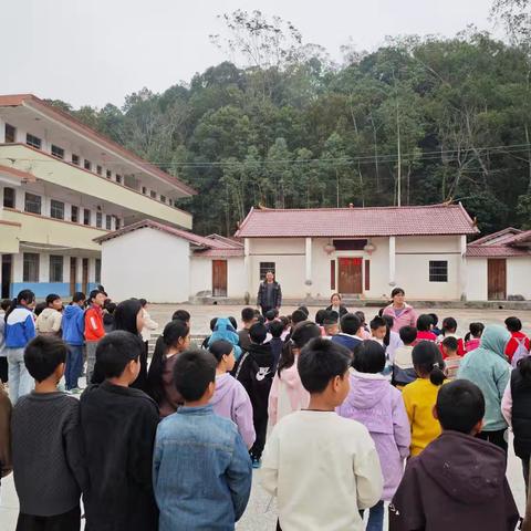 陆川县乌石镇陆龙小学“开学第一课·禁毒、防电诈进校园”