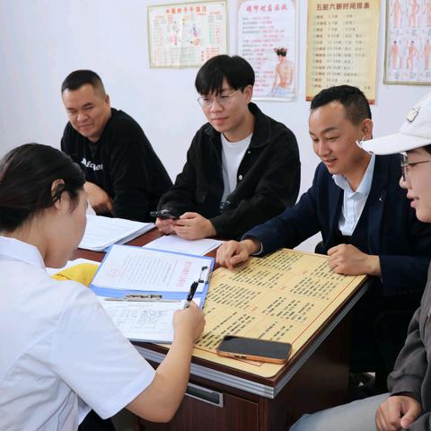 医暖人心，校传温情｜湖南省中医药和中西医结合学会来常宁市文郡润东学校开展中医公益活动