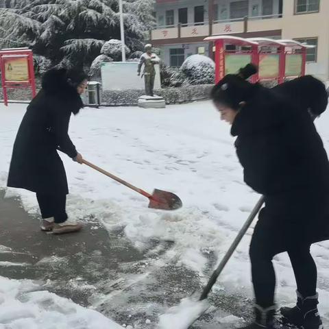 竹韵故小：热火朝天清积雪   冰天雪地显温情