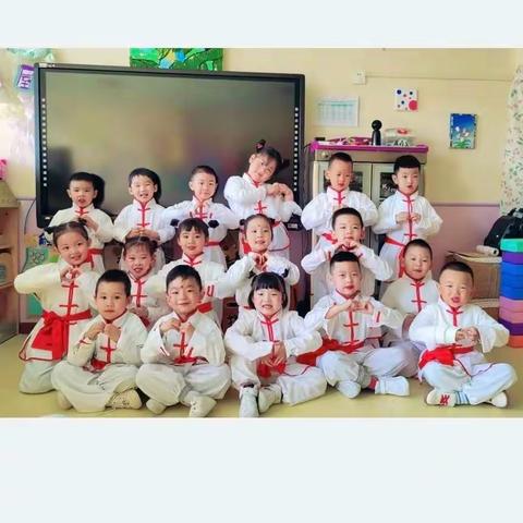 “阳光明媚  生活朗朗”——长春市南关区第三幼儿园中三班第九周实况转播