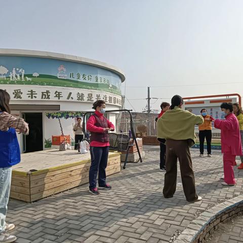 气功八段锦，健身好活力——白水煤矿中学举行教职工八段锦练习活动