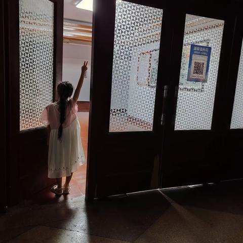 去妈妈工作的地方看一看