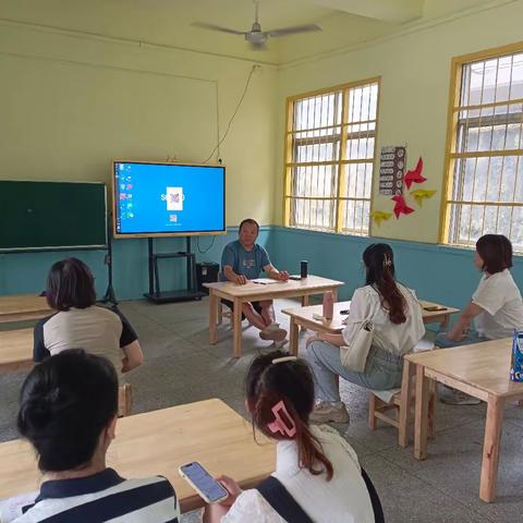 【凝心聚力谱新篇，踔厉奋发新征程】——石人小学召开新学期工作会议