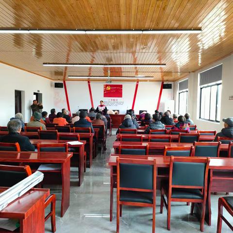 市红十字会医生来村里开展急救培训