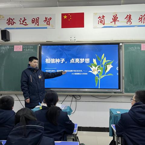 揽星衔月，踏浪热土