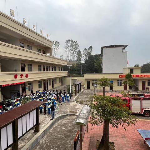 “送法进校园”普法活动——中垌镇公居小学