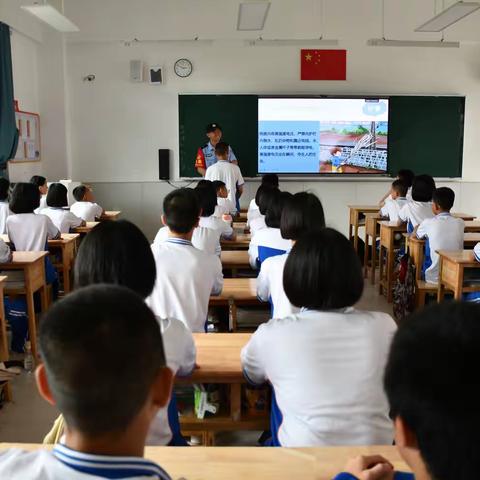 泰宁县开展“5·26我爱路 平安铁路同守护”主题宣传进校园活动