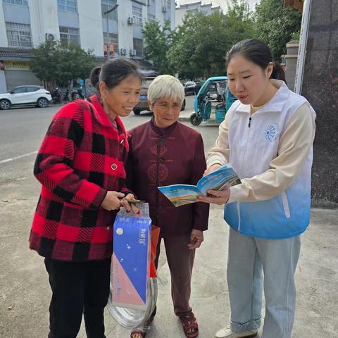 重阳赶圩“话安全” 铁路护路宣传进集市