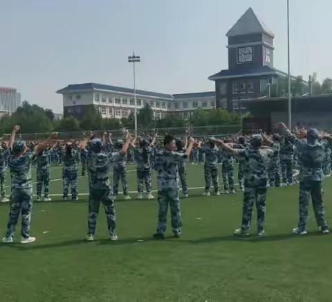 千琢璞为玉   百炼铁成钢——师大附中博才学士中学军训汇演2314班特辑