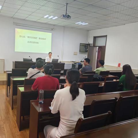 邯山区委党校开展“惠民实践团”全民国防教育主题宣讲活动