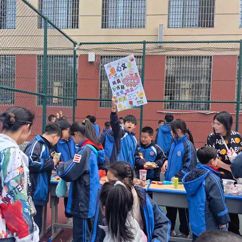 “义”路有你 与爱同行——记娄底五小六（5）班“一元捐”暨爱心义卖活动篇