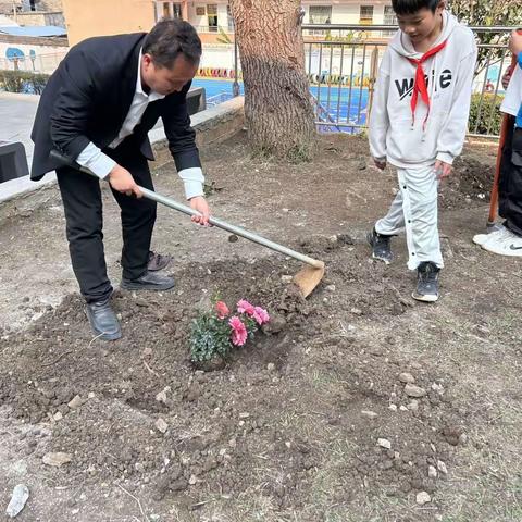 “植”此青绿   共“树”未来——安龙县栖凤街道第三小学植树节实践活动