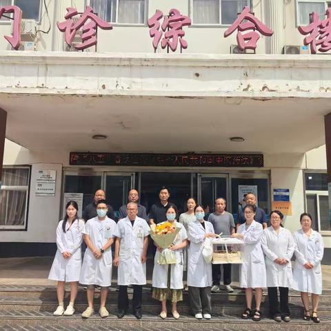 “关怀一直都在” 医师节慰问活动