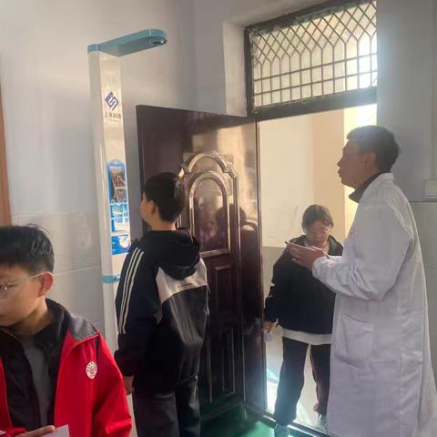 潭头卫生院进校园开展学生体检