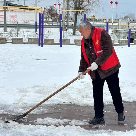 【新时代文明实践 铜山在行动】大新庄村开展清雪除冰志愿服务活动