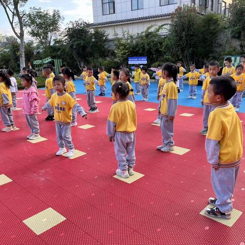 牟定县第二幼儿园中三班 明月共赏🌛中秋节快乐🎑