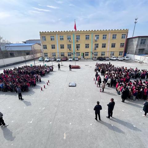 儿童友好  火灾无情  防患胜于天——源汇区空冢郭小学消防安全演练