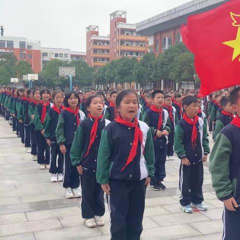 桂花园小学“学习二十大·争做好队员”———纪念中国少年先锋队建队74周年暨新队员入队仪式