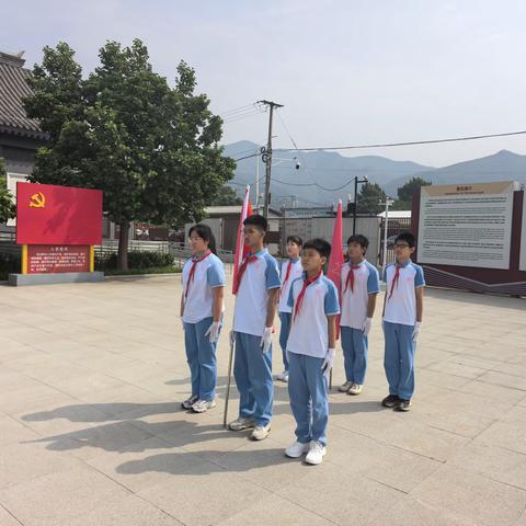 传承红色基因，争做先锋少年 	—— 港馨小学少年先锋岗活动
