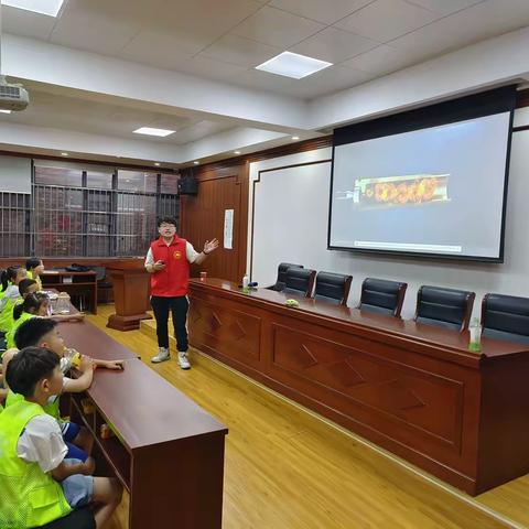 大手拉小手 科普进社区