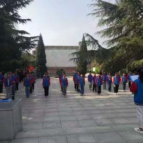 清明祭英烈——红领巾寻访红色基因——开封市禹王台区华夏小学清明节主题活动