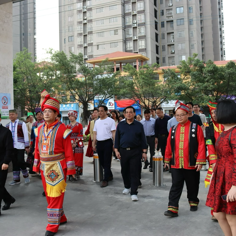 来宾市第八中学举办“民族风韵 壮美八中”活动 共谱民族团结进步乐章
