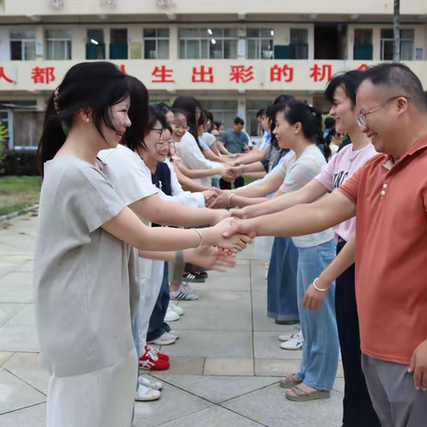 薪火相传，青蓝共进：我校隆重举行2025-2026学年“青蓝工程”师徒结对拜师仪式