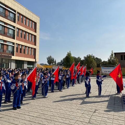 神石庄中心小学举行“中国少年先锋队入队仪式”活动