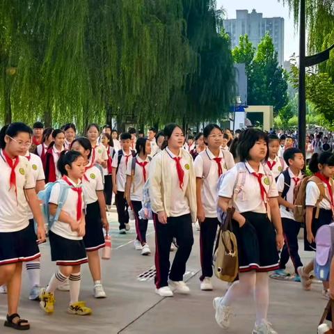 逐梦新学期，一起向未来——李黄庄小学开学第一天纪实