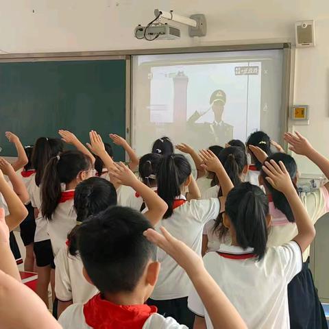 “铭记历史 强国有我”——李黄庄小学组织观看抗战胜利80周年阅兵活动