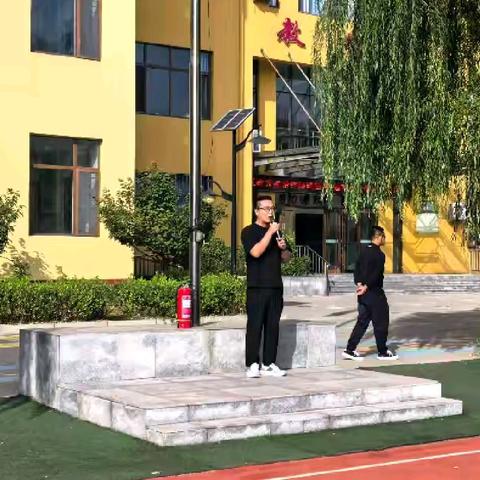 李黄庄小学防震防火消防演练纪实