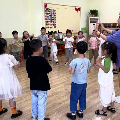 更楼幼儿园果果班——乐蓓儿音乐🎶《中国加油》