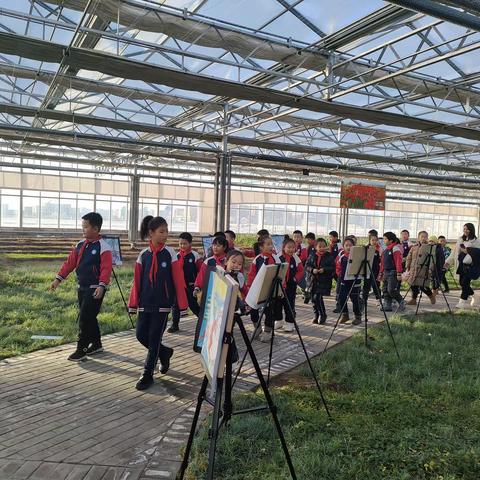 “走进生态馆 感受自然魅力 培植团结爱国精神”乌尔逊学校二年四班德育实践活动