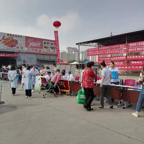 建章路社会事务服务办公室惠民政策——免费婚、孕捡；小微企业创业担保；创业担保贷款进市场宣传活动