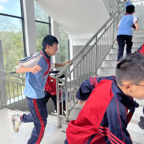 施甸县酒房乡中心小学“安全第一课”开讲啦