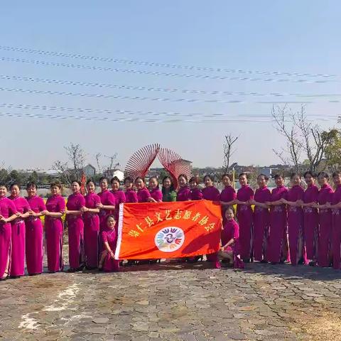 旗袍协会户外活动“走进油菜花海”