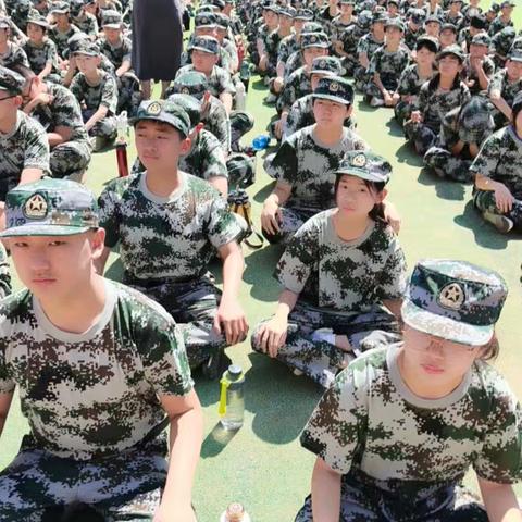 开元中学六年级28营开学第一天暨军训典礼开幕仪式