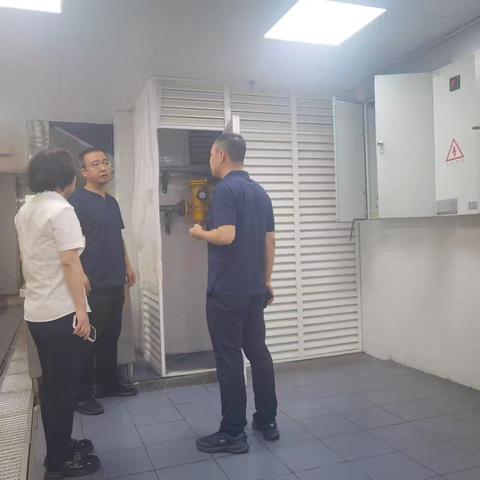 联合行政审批服务局运行保障处开展东西厅设施设备安全检查