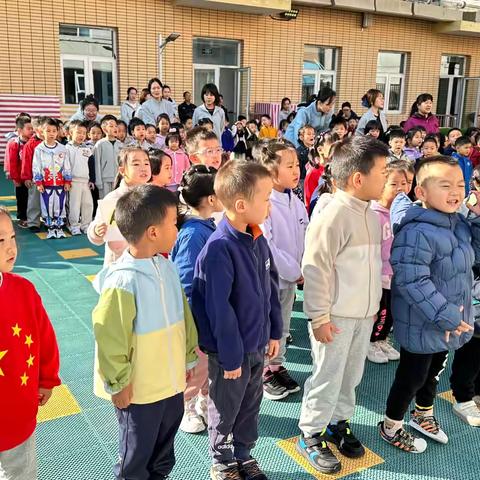 国旗飘扬，种下秋的希望