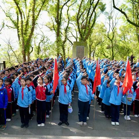 缅怀先烈爱国魂 ，幸福不忘英雄史--天宁小学四年级春季实践活动