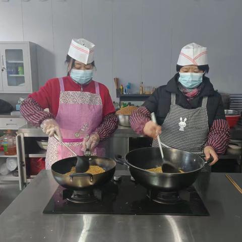 “炒茶面 送关爱” 低龄帮高龄助老活动