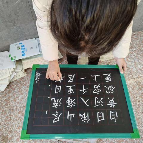 一支粉笔展风采，一笔一划书华章——丰南区尖字沽乡中学教师练习粉笔字活动