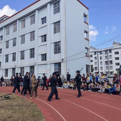 加强反恐防暴演练                 共筑校园安全防线                            —甸尾乡民族寄宿制小学