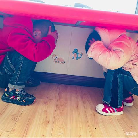 临夏市金果果经适房分园——《防震防火》演练