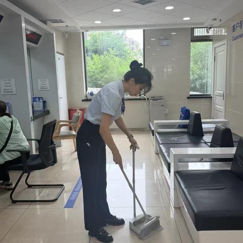 果园支行开展环境清洁日活动